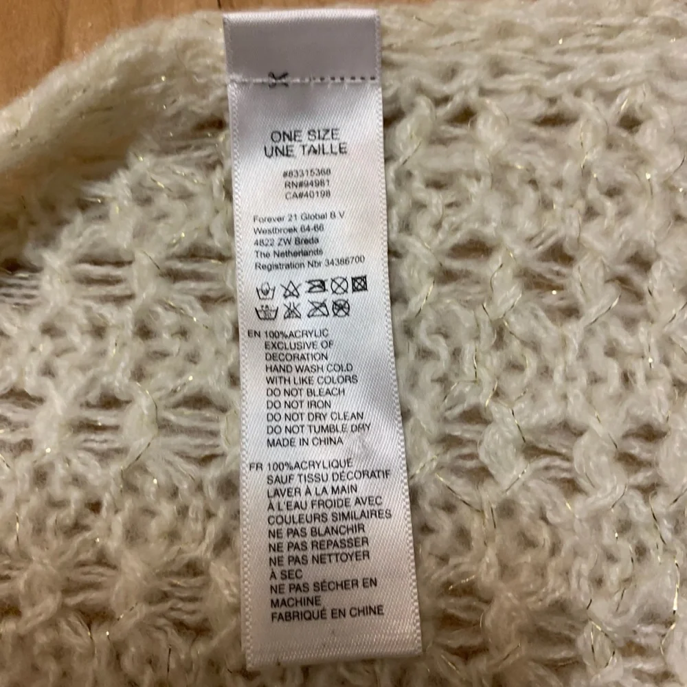 🦋 3/$9 Forever 21 white and gold scarf